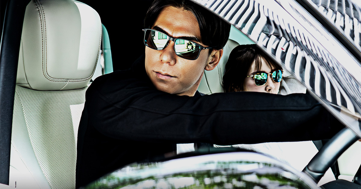deecsunglassをつけた男性2