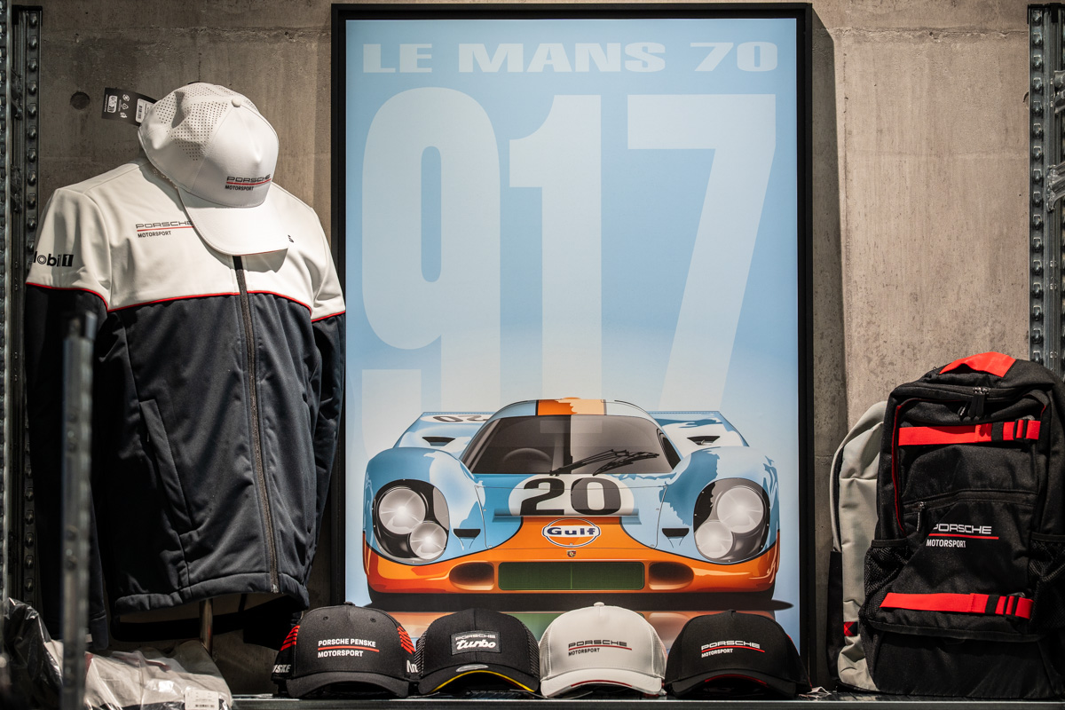 モトーリモーダ名古屋店 店内イメージ