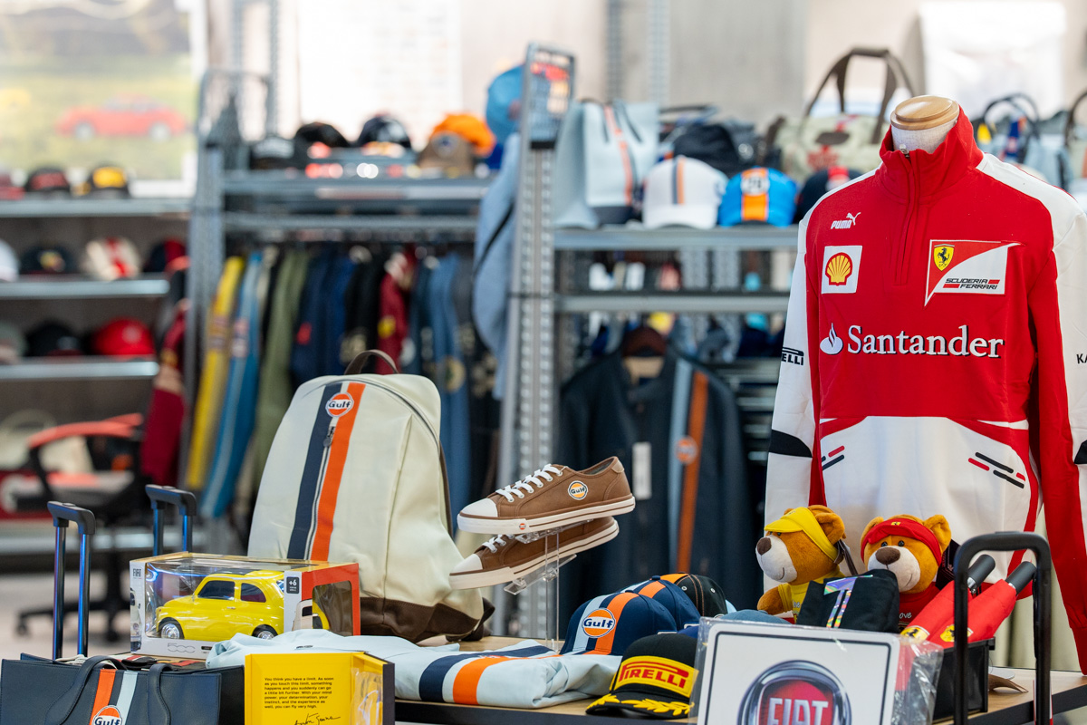 モトーリモーダ名古屋店 店内イメージ
