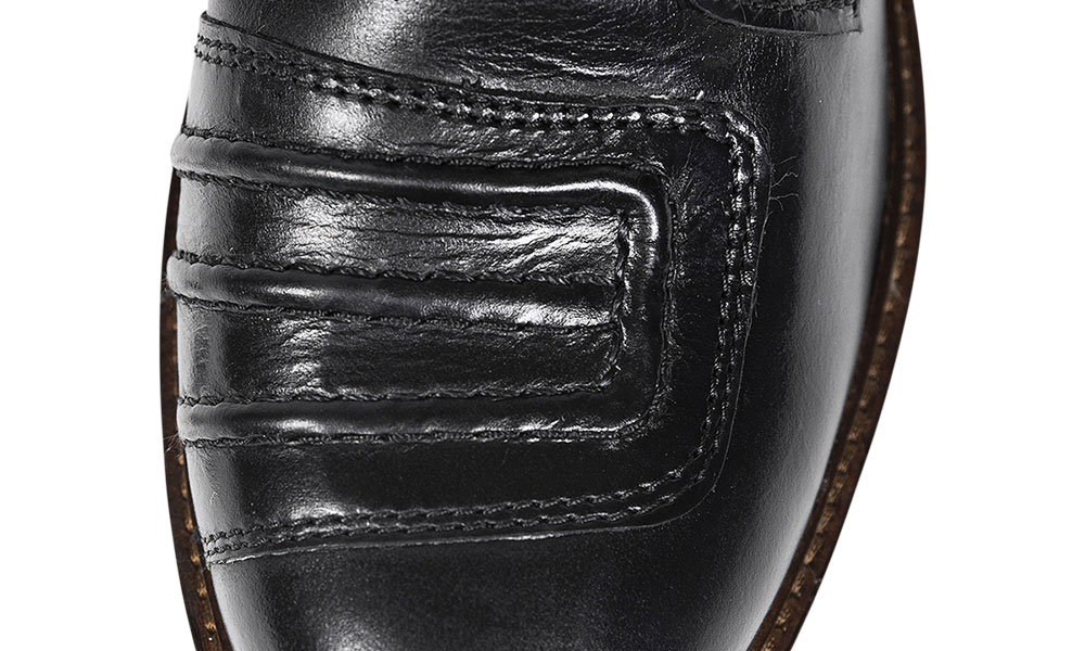 補強されたレザーシフト