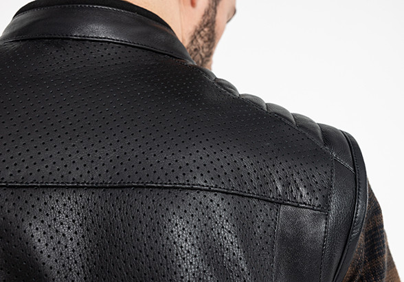 パンチングレザーの画像