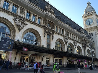 パリ・リヨン駅前